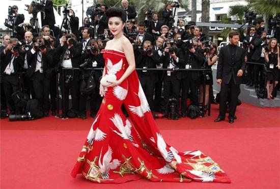 Style thảm đỏ lộng lẫy của 3 phi tần "hiểm độc" nhất phim Võ Tắc Thiên 5