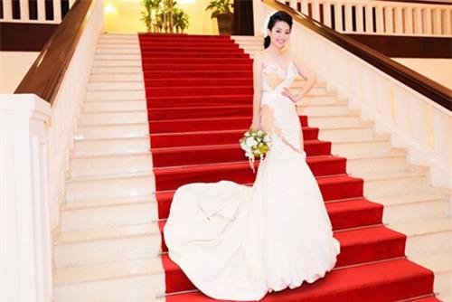 Sao Việt khéo chọn váy cưới gợi cảm và hợp thời tiết - 7