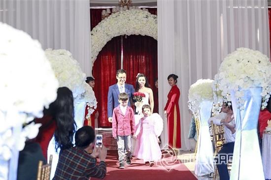 Sao Mai Bùi Lê Mận tổ chức tiệc cưới lộng lẫy tại Hà Nội