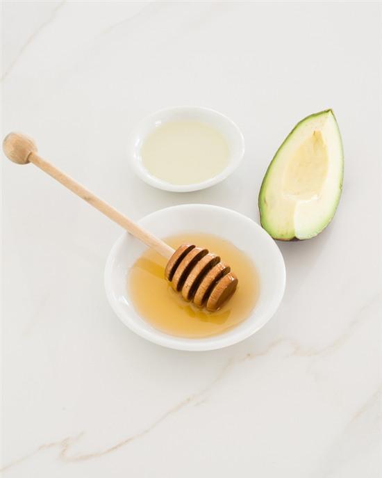 Overnight Honey Face Mask | HelloNatural.co