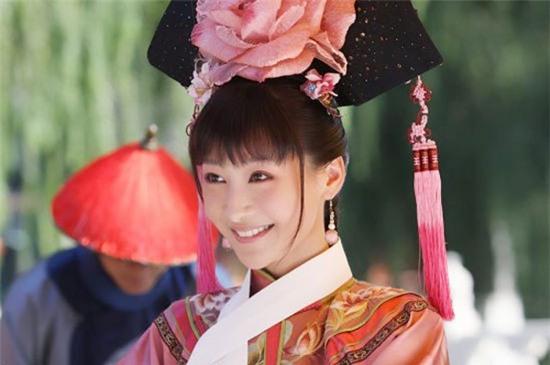 Tốt nghiệp Học viện hí kịch Trung ương Trung Quốc, đóng vai chính từ năm 2006 nhưng chỉ đến khi xuất hiện trên màn ảnh nhỏ với vai Thẩm My Trang trong Hậu cung Chân Hoàn truyện, người đẹp sinh năm 1983 Lan Hy mới được công chúng biết đến.