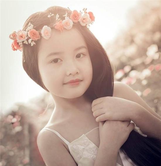 Vẻ đẹp tựa thiên thần của cô bé Hà Nội 6 tuổi