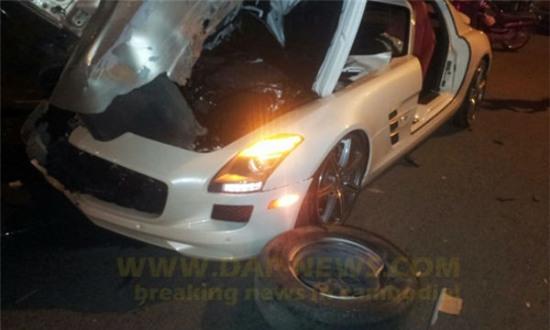 Chụp hình với chiếc Mercedes vỡ nát do tai nạn, nam thanh niên bị chỉ trích 10