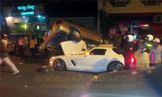 Chụp hình với chiếc Mercedes vỡ nát do tai nạn, nam thanh niên bị chỉ trích 8