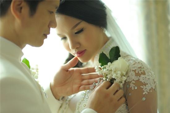 Lộ ảnh đám cưới bí mật của Dustin Nguyễn và Bebe Phạm