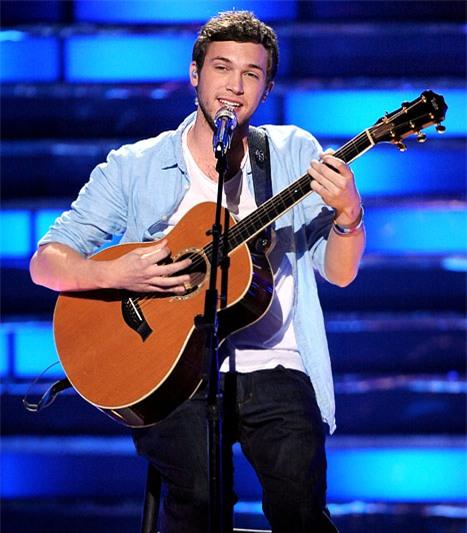 Quán quân đâm đơn kiện đòi hủy hợp đồng American Idol 1