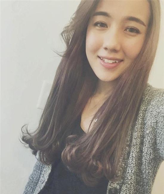 Gương mặt biến dạng của hot girl Việt khi selfie