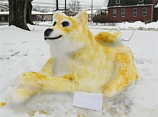 Tác phẩm điêu khắc độc, lạ làm từ... tuyết 10