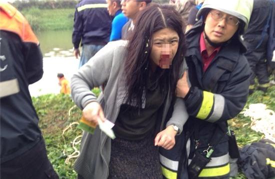 Nỗ lực cứu hộ tại hiện trường phi cơ Đài Loan lao xuống sông