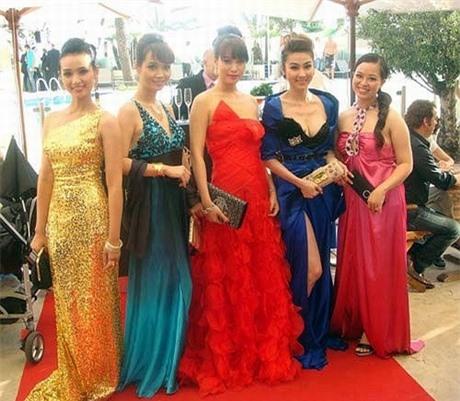 Những lỗi trang phục khiến sao Việt "mất điểm" trên thảm đỏ quốc tế 15