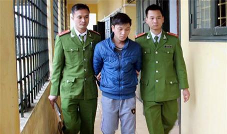 Đối tượng Lâm Quốc Khánh bị cảnh sát bắt quả tang đang bán ma túy cho con nghiện.