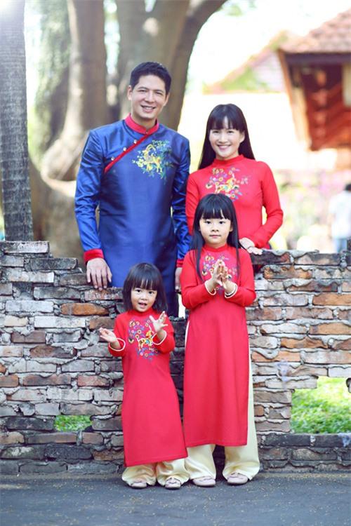 Ngắm các nhóc tì nhà sao Việt xúng xính diện áo dài đón Tết 10
