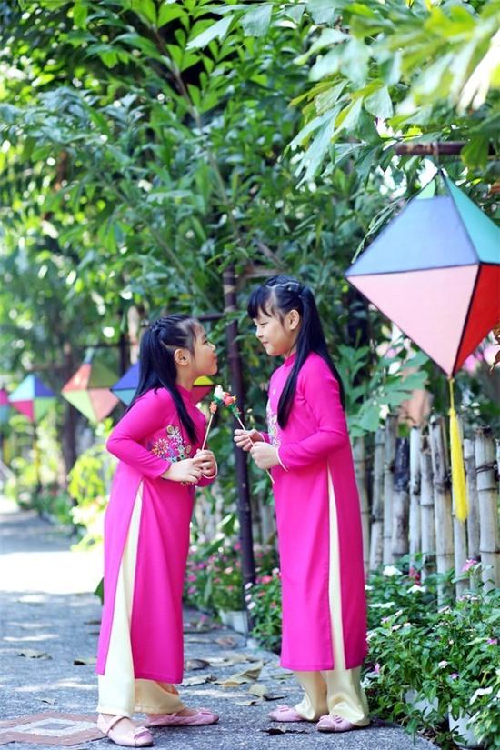 Ngắm các nhóc tì nhà sao Việt xúng xính diện áo dài đón Tết 15