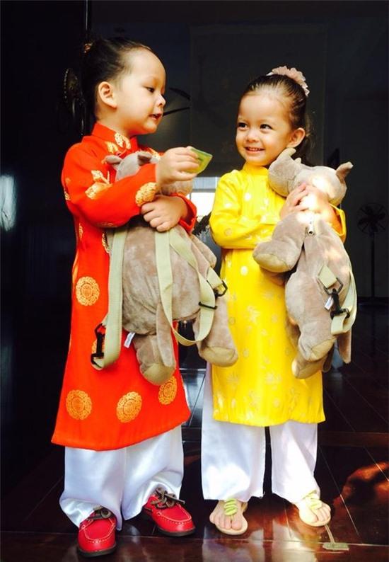 Ngắm các nhóc tì nhà sao Việt xúng xính diện áo dài đón Tết 2