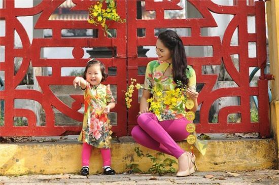 Ngắm các nhóc tì nhà sao Việt xúng xính diện áo dài đón Tết 7