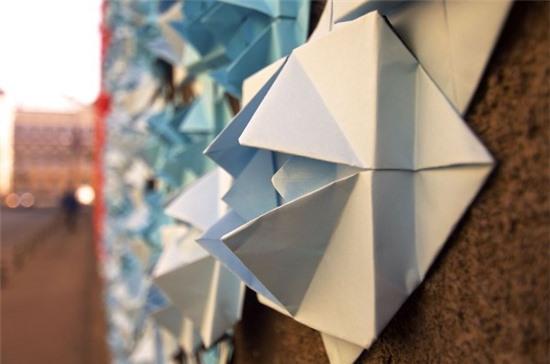 Bức tranh được tạo từ hơn 15000 mảnh giấy gấp origami 4