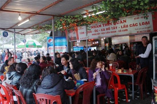 Những khu vực nhiều hàng quán ăn bán xuyên Tết ở Hà Nội 1