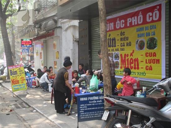 Những khu vực nhiều hàng quán ăn bán xuyên Tết ở Hà Nội 7