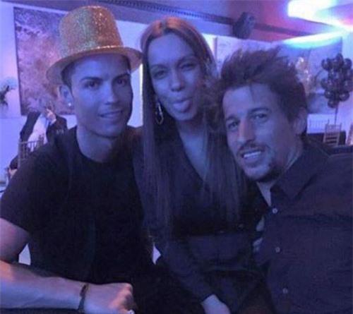 C. Ronaldo, Coentrao và Filipa thân thiết trong bữa tiệc sinh nhật muộn của CR7 đầu tháng 2.
