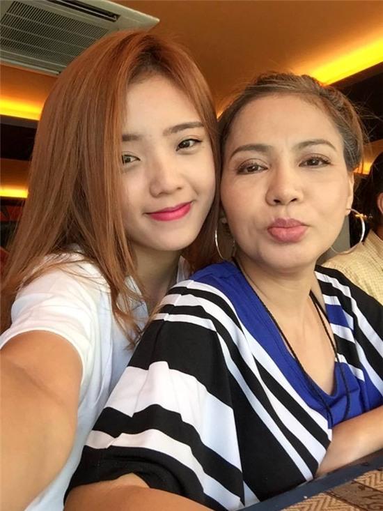 Hot girl Việt và những khoảnh khắc bên mẹ 