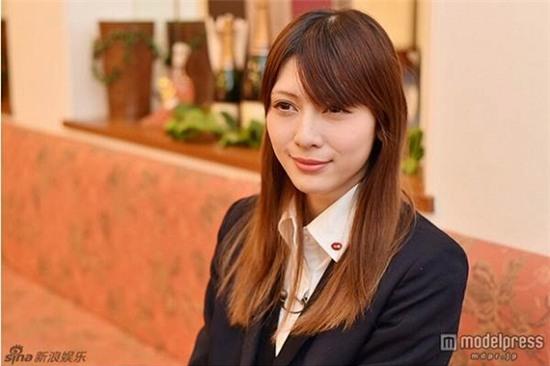 Nữ sinh trung học xinh đẹp nhất Nhật Bản bị chê già - 4