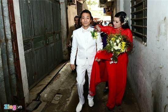 Con gái bên Thanh Thanh Hiền trong lễ rước dâu