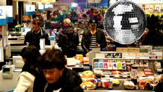 Siêu thị vũ trường ở Hà Lan: Vừa mua sắm vừa nhảy disco