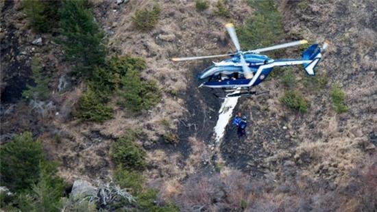 Trực thăng được điều động tới hiện trường vụ tai nạn máy bay Germanwings. Ảnh: 