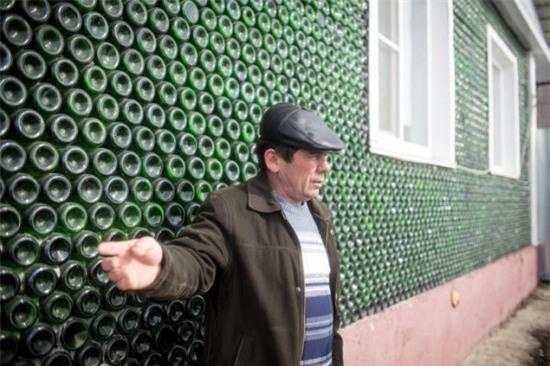 Ngôi nhà kì lạ được dựng từ 12.000 chai rượu sâm panh