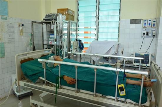 Ông Hoàng vẫn đang được điều trị tại bệnh viện Đa khoa tỉnh Đắk Lắk. Ảnh: Khải Hoàng.