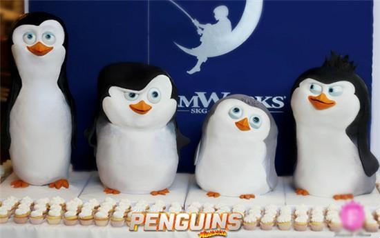 Những chú chim cánh cụt đang có chuyến phiêu lưu đến vương quốc của những chiếc cupcake.