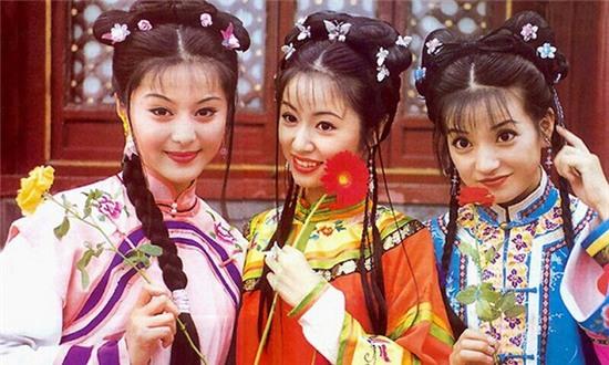Bộ phim kể về cuộc sống nơi cung cấm của ba cô gái trẻ: Tiểu Yến Tử (Triệu Vy), Hạ Tử Vy (Lâm Tâm Như) và Kim Tỏa (Phạm Băng Băng).