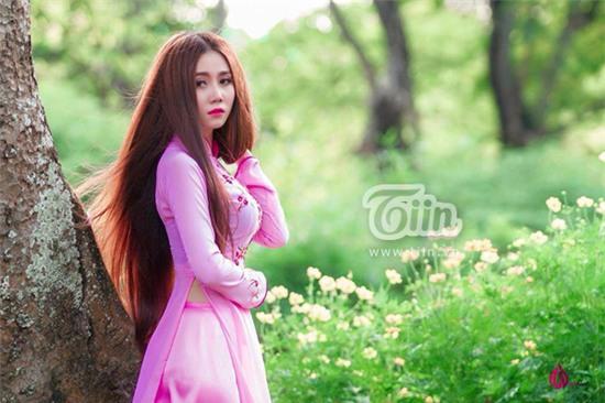 Nữ sinh Việt gốc Pháp sở hữu suối tóc nhiều người mê mẩn