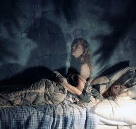 Những tiếng nổ thường xuất hiện trong giấc ngủ khiến người bệnh không thể yên giấc.