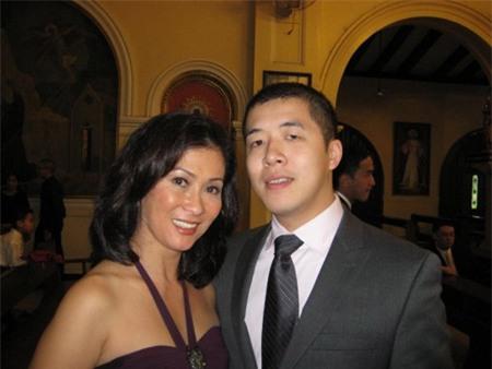 Bà Cristina Serrano - mẹ ruột của chồng Hà Tăng. Bà là cháu họ của phu nhân cựu Tổng thống Philipines Imelda Marcos.