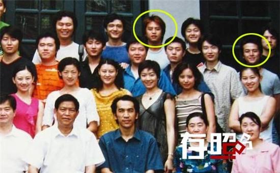 Đặng Siêu và Châu Vũ Thần từng học chung lớp tại Học viện điện ảnh khóa 1998. Từng là hai hot boy của lớp nhưng sau nhiều năm, Đặng Siêu nổi tiếng trông thấy. Trong khi đó, Châu Vũ Thần mờ nhạt và không có tên tuổi.