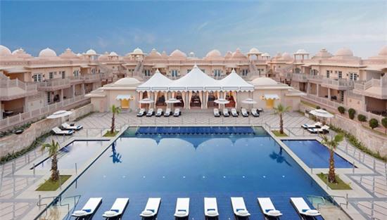 Khách sạn Grand Bharat (Gurgaon, Ấn Độ) có tới 100 phòng và 4 villas cao cấp.