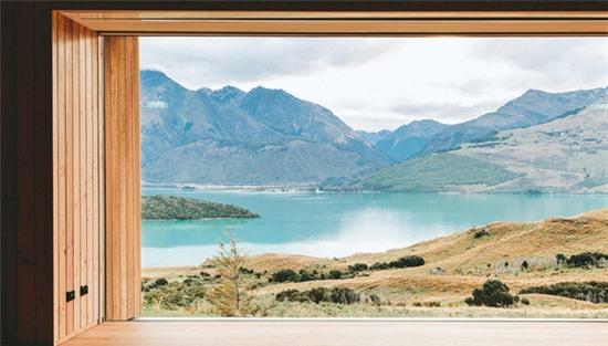 Tuy chỉ có 20 phòng nhưng khách sạn ven hồ Wakatipu của New Zealand - Aro Ha vẫn là cái tên hàng đầu cho giới nhà giàu lựa chọn bởi các phòng tiện ích chăm sóc sức khỏe hoàn hảo cho khách hàng như yoga, thư giãn và cả thức ăn an toàn.