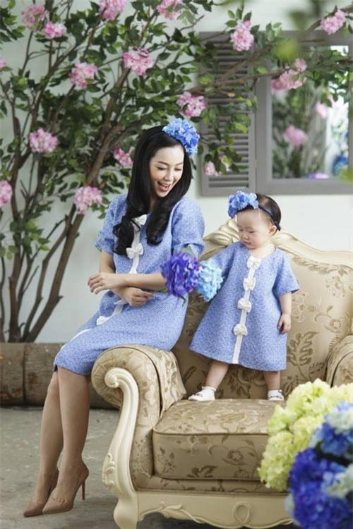 Linh Nga mặc đồ đôi với con gái 