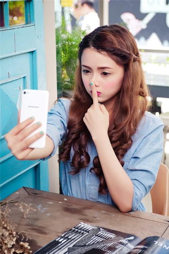 Bí kíp chụp ảnh selfie hút like của hot teen Việt
