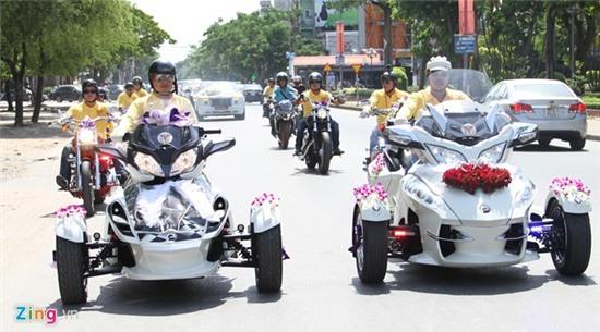 Rolls-Royce siêu sang và môtô 3 bánh đi rước dâu ở Nghệ An