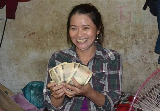 Chị ve chai Sài Gòn giữ lại cho mình vài tờ tiền yen Nhật để làm kỉ niệm.