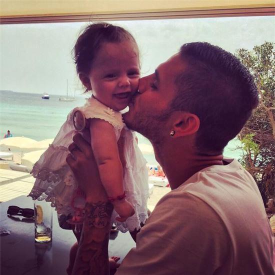 Tiền đạo trẻ Mauro Icardi gây ấn tượng với bức ảnh âu yếm cô con gái cưng