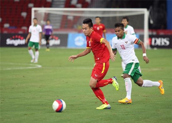 Trận tranh HC đồng môn bóng đá nam giữa U23 Việt Nam và U23 Indonesia diễn ra chiều nay. Ngay ở phút 13, Huy Toàn có pha đi bóng dứt điểm trúng tay cầu thủ Indonesia trong vòng cấm
