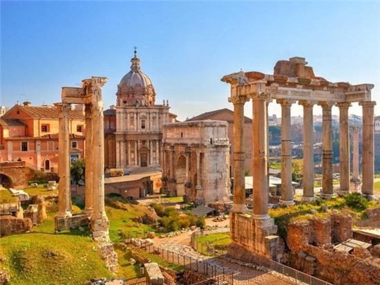 Ban đầu có vai trò là khu chôn cất của người Etrusca vào thế kỷ VII trước Công nguyên, công trình này giờ được biết tới với cái tên Tòa án La Mã, nằm tại Rome, Italy. Đây từng là trung tâm chính trị, xã hội, thương mại của đế chế La Mã.