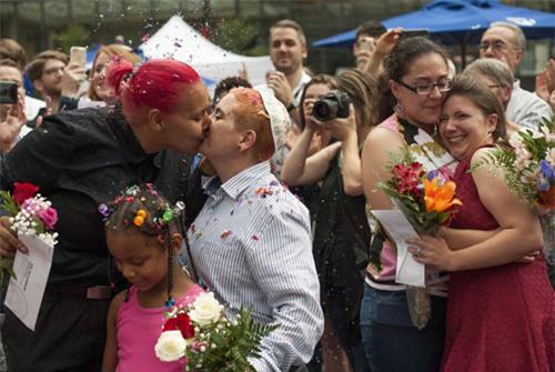 Xúc động hình ảnh ngày nước Mỹ cho phép hôn nhân đồng tính - 14