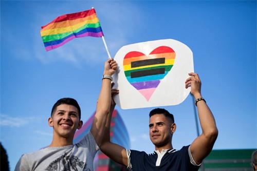 Xúc động hình ảnh ngày nước Mỹ cho phép hôn nhân đồng tính - 15