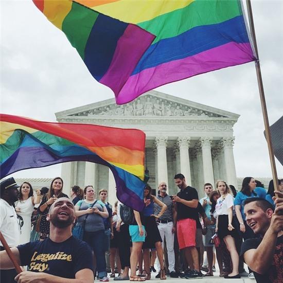 Xúc động hình ảnh ngày nước Mỹ cho phép hôn nhân đồng tính - 3