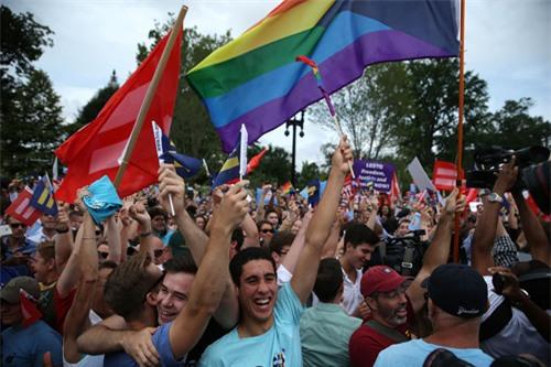 Xúc động hình ảnh ngày nước Mỹ cho phép hôn nhân đồng tính - 4