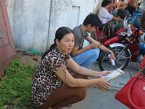 Đà Nẵng: ‘Thiếu gia’ đi đăng ký thi bằng 'xế hộp' vì nắng nóng - 8